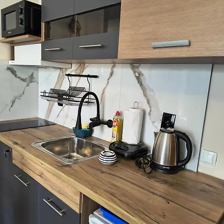 Slavi Exselsior, Sunny