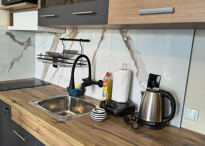 Slavi Exselsior, Sunny